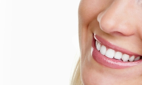 Правильный уход за зубными имплантами