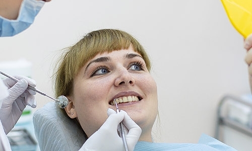 Реставрация зубов фотополимерами - показания, особенности проведения